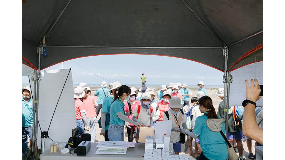 台電綠網教育宣導攤位寓教於樂，讓參與者透過有趣的方式學習電力與生態知識。